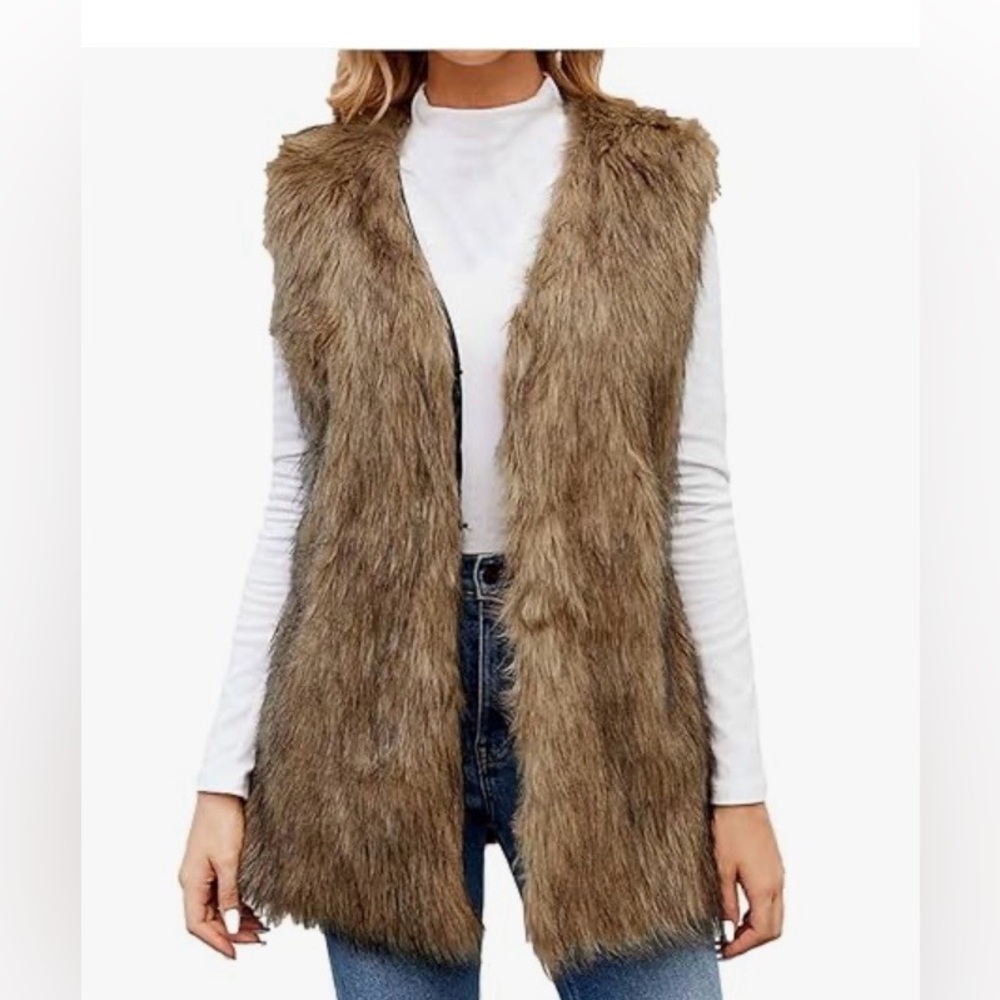 💎Banana Republic Luxurious Faux Fur vest